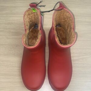 Chooka Vibrant Red Chelsea Boots
